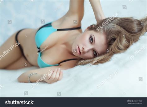 Beautiful Sexy Woman Bed Foto Stok 182291528 Shutterstock