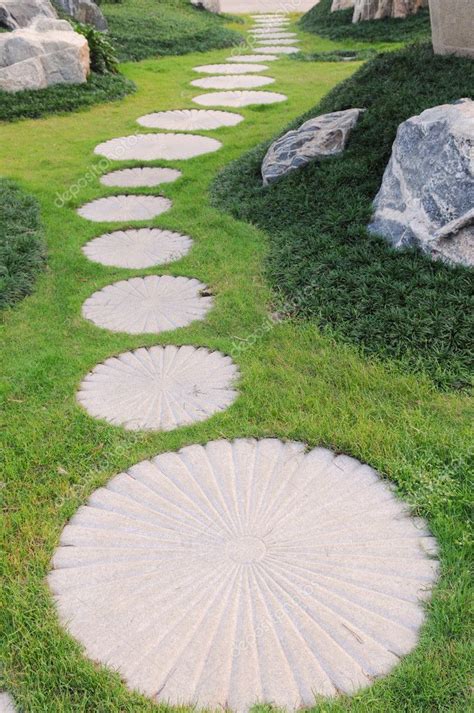 The Curving Stepping Stone Footpath In The Landscape Garden — Stock