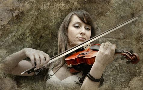 Beautiful Female Violinist Playing Violin On The Grunge Backgrou ⬇