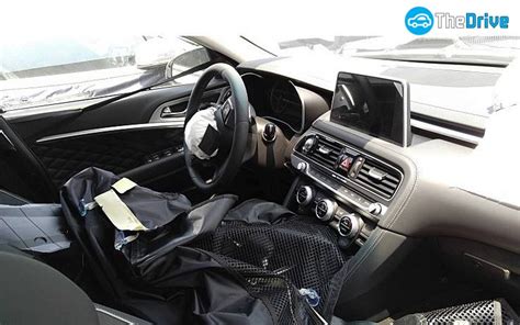 The genesis g70 is a luxury sports sedan coup d'état that delivers lively handling, smooth engines, a classy cabin, and a price that undercuts its competition. 스팅어보다 작고·가볍고·빠른 '제네시스 G70' 실내 유출 - 카라이프 - 뉴스