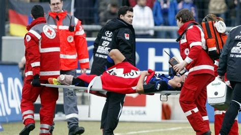 شادلي عامري‎‎) (born 14 december 1984) is an algerian footballer who plays for sv elversberg in the regionalliga südwest (iv). Fußball: Saison-Aus für FSV-Spieler Amri | Augsburger ...