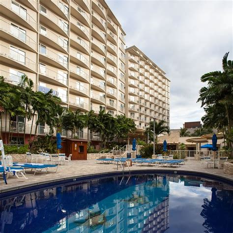 Louis holiday rentals waikiki shore 1 bedroom with large lanai at waikiki beach with parking included. Waikiki Beach Walk 2 Bedroom with outdoor pool and sundeck ...