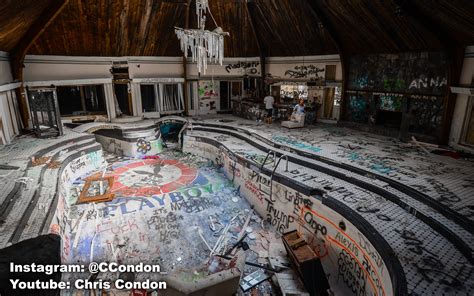 We Found Staggering Photos Of An Abandoned Mansion Hiding In Tennessee