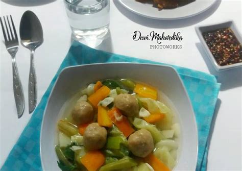 Untuk sambalnya, cara membuatnya adalah dengan menggoreng bawang putih dan bawang merah terlebih dahulu, kemudian anda haluskan. Membuat Sambal Kecap Untuk Sop / Uleg bahan yg sudah dgoreng beri garam secukup.