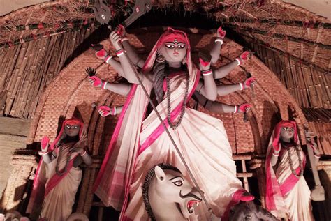 Tips To Do Pandal Hopping This Durga Puja In A Socially Distanced Way