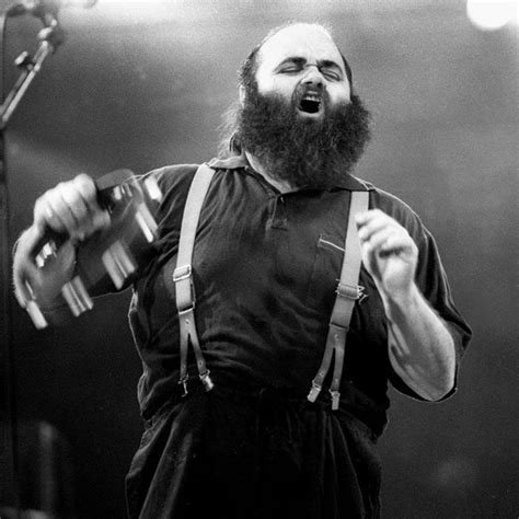Gruppo storico del rock progressivo italiano, autore dei lavori più interessanti della nostra musica pop, il banco del mutuo soccorso ha oggi un successo di pubblico e di critica maggiore all'estero che in patria. E? morto Francesco Di Giacomo, voce del Banco
