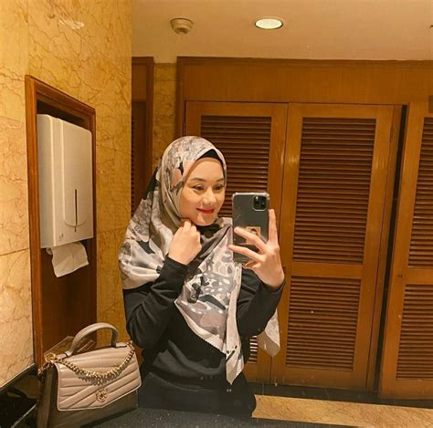 Dinda hauw telah resmi menikah dengan penyanyi, reynaldi mbayang atau rey mbayang, jumat, (10/7/2020). 10 Potret Dinda Hauw, Pemeran Nissa di Jangan Panggil Gue ...