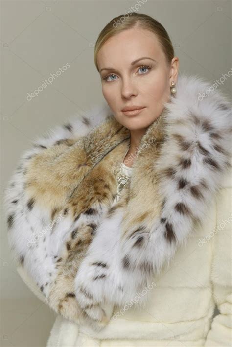 Elegant Woman In White Lynx Fur Coat — Stock Photo © Silalena 93870458