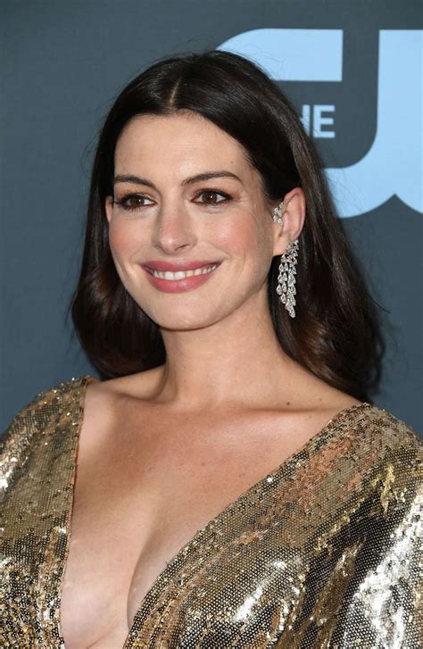 Anne Hathaway 2020 Critics Choice Awards 24 Gotceleb