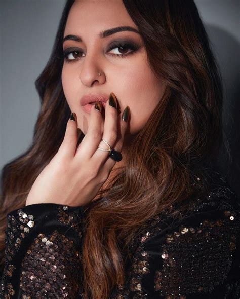 Check Out Sonakshi Sinha Promotes Double Xl By Sharing A Hot Look On Social Media Iwmbuzz