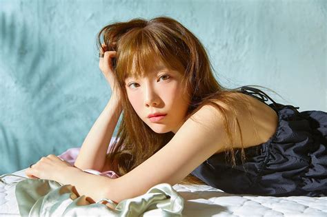 Stream tracks and playlists from taeyeon 태연 on your desktop or mobile device. 태연 "뜨겁고 차갑던 그 계절에" - 이슈퀸