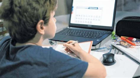 Projeto Cria Auxílio Inclusão Digital De R 70 Para Alunos De Escolas