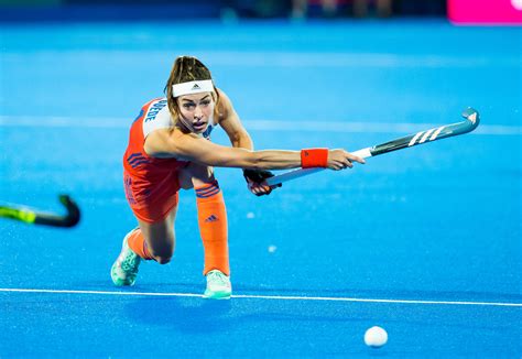 De nederlandse hockeyploeg is het team van vrouwelijke hockeyers dat nederland vertegenwoordigt op internationale toernooien. Hockeymonoloog Eva de Goede: van bescheiden meisje tot ...