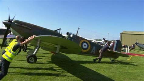 Battle Of Britain Historic Flypast To Mark 75th Anniversary Bbc News