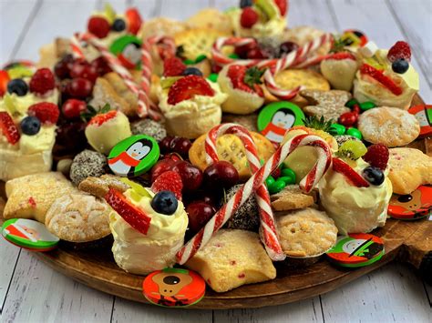 These popular pastries rolls were invented in sweden and are currently enjoying a himebaking resurgence as people are upping their baking game. How to style the perfect Christmas dessert platter - Stuff ...