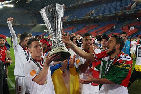 Oggi è stato presentato il trofeo ufficiale. Europa League Trofeo : Trofeo europa league | Los mejores ...