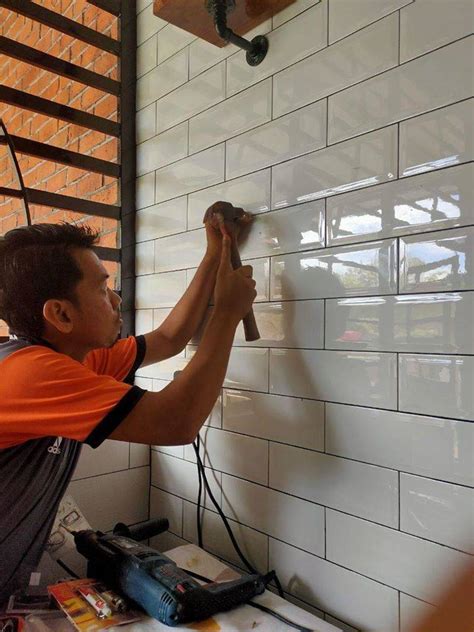 Ia juga bertahan lama, dan membolehkan anda mencipta rekaan di jubin seramik sebahagian besarnya digunakan untuk bilik seperti ruang tamu dan bilik tidur. Cara Betul Drill Jubin/Mozek Supaya Tidak Pecah Dan ...