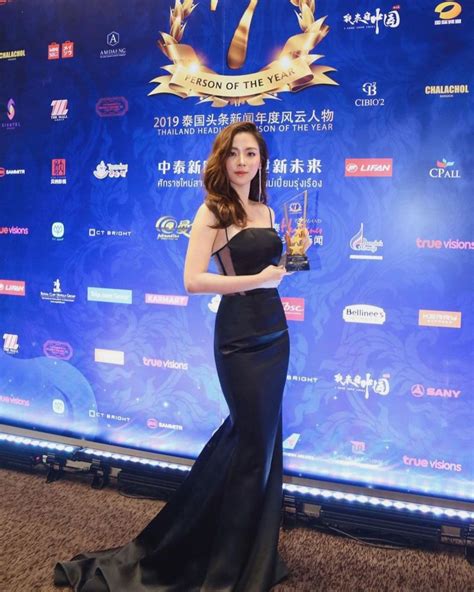 Inspirasi Dress Hitam Nan Elegan Ala Aktris Thailand