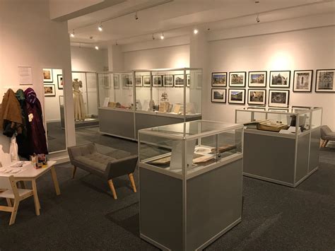 Bespoke Museum Display Cabinets Hds Showcases Offer Bespoke And Stock