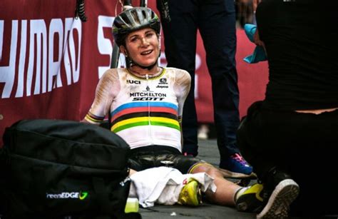 The dutch cyclist thought she was the first rider to cross the line at the fuji international speedway, raising her arms. Cyclisme. Doublé pour la Néerlandaise Van Vleuten sur les ...