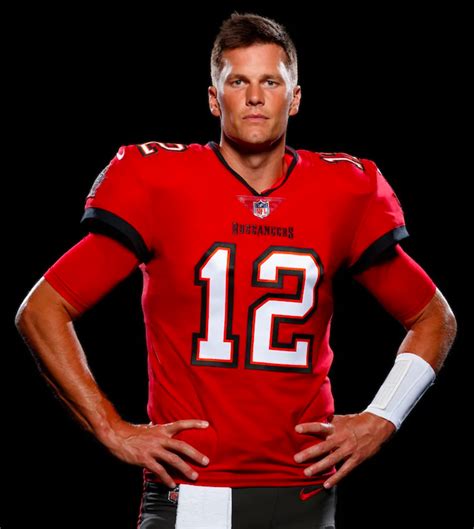 First Look Tom Brady In A Tampa Bay Bucs Uniform For Real