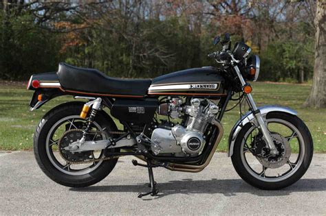 When the rider of this 1978 gs1000 got in touch for a custom seat and tail i had to jump at the chance. Suzuki Gs 1000 for sale | Only 4 left at -75%