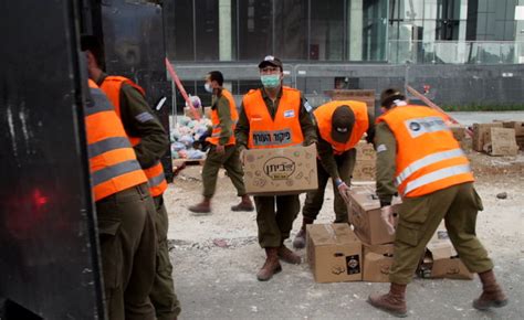 פיקוד העורף מרכין ראש לזכר קורבנות השואה, היום בשעה 10:00 תישמע צפירת התייחדות ברחבי הארץ במשך שתי דקות. N12 - מפקד פיקוד העורף: "הקורונה - אירוע שיכול לקחת גם שנה"