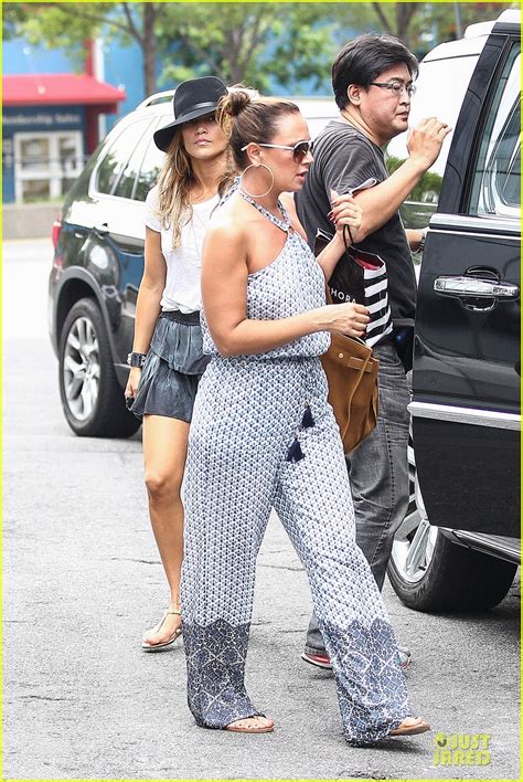 Jennifer Lopez Bff Leah Remini Continue To Bond In Nyc Photo