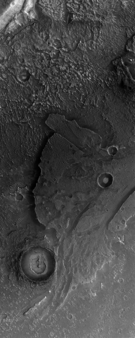 hirise abanico fluvial en el fondo de un cráter esp 024887 2155