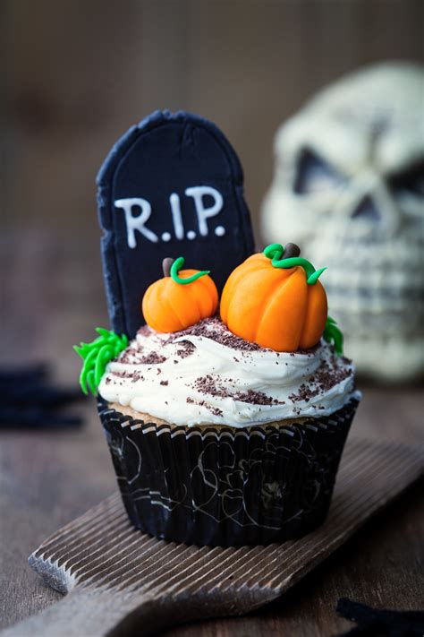 Skeletons, monsters, spiders, ghosts and of course, frankenstein … in cupcakes! Halloween Cupcake Ideas