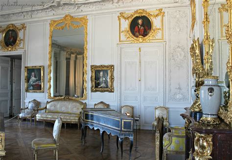 And i give you photos of various dining tables in the lovely palace. The Palace of Versailles