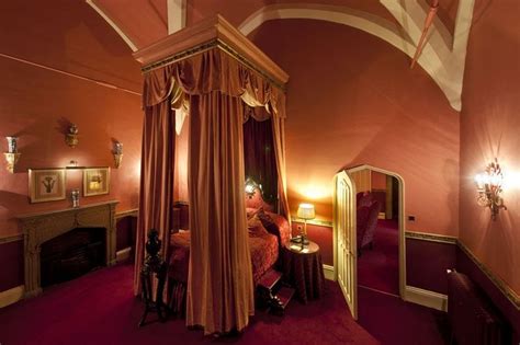 The Most Haunted Hotels To Book Around The World Haunted Hotel