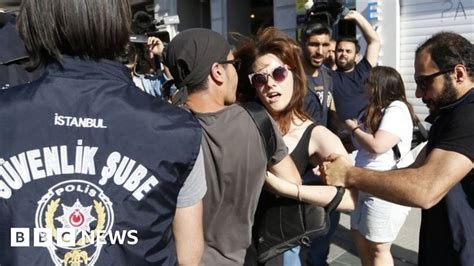 Turkey Lgbt Police Stifle Istanbul Gay Pride Rally