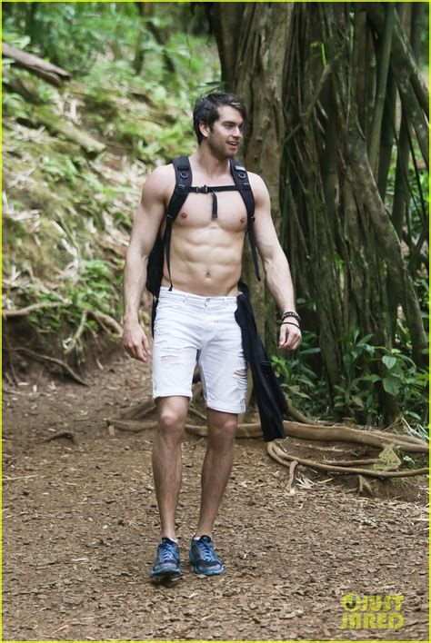 The Bold And The Beautifuls Pierson Fode Shows His Ripped Shirtless Body In Hawaii Photo
