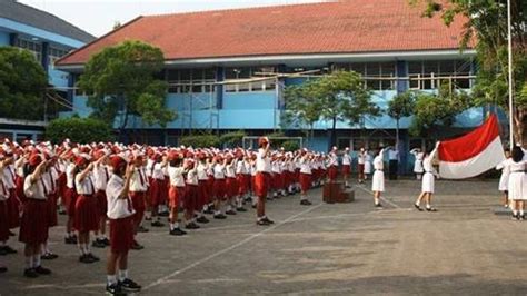 Gotong royong youtube via youtube.com. 40+ Contoh Bela Negara di Lingkungan Keluarga, Sekolah ...