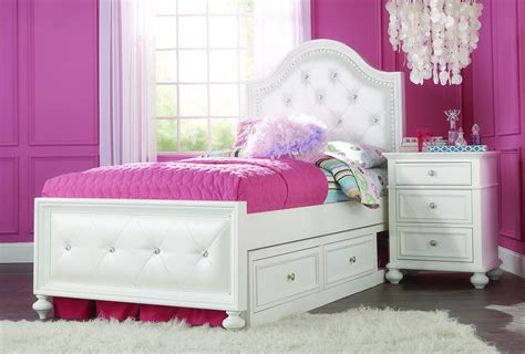 Madison Tufted Bed One Ten Home Furnishings
