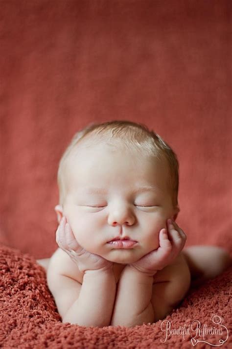 Pose Idea Nakie Set Indoors See Newborn Photo Safety