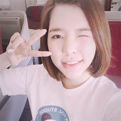 Snsd Sunny And Hyoyeon Snap Selfies Inside The Airplane Wonderful Generation