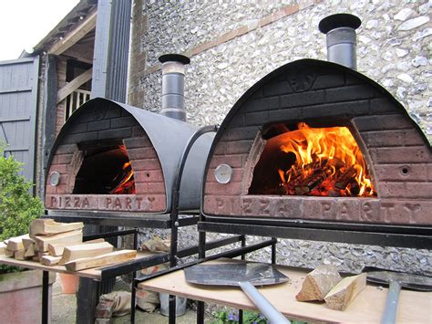 If you're new to outdoor pizza ovens, you're in for a real treat. Our Mobile Wood-Fired Pizza Ovens | Nomadi