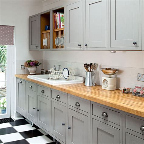 Connecting us to nature, green can be a soothing shade, whichever version you choose, and make kitchen cabinets a fabulous feature of the scheme rather than a subtle backdrop to colorful backsplashes or flooring. Grey Shaker-style kitchen with wooden worktop | Decorating ...