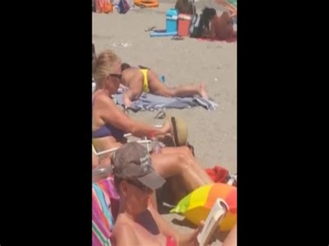 Moglie Esibizionista Si Masturba In Spiaggia Solopornoitaliani