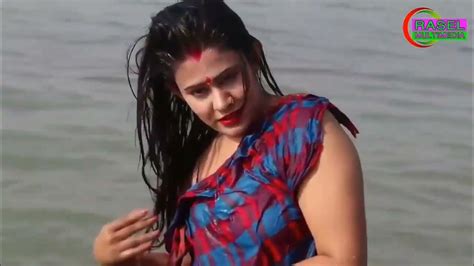 Hot Indian Bhabi Bath In Sea Water🔥 Hot Girl Bathing Hot Video Cilps Under Water Hot Body