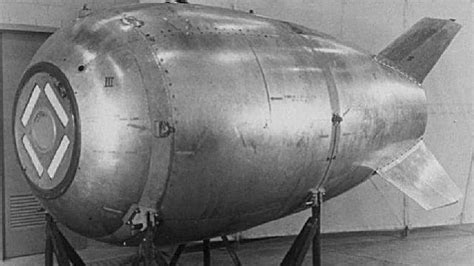 สัญลักษณ์นิวเคลียร์ (nuclear symbol) เป็นสัญลักษณ์ที่แสดงจำนวนอนุภาคมูลฐานของอะตอมด้วยเลขมวลและเลขอะตอม เขียนแทนด้วยสัญลักษณ์ดังนี้ โดยที่ x คือ. นักดำน้ำพบ"วัตถุลึกลับ"ใต้ทะเล ตอนแรกคิดว่าเป็น UFO แต่มัน ...