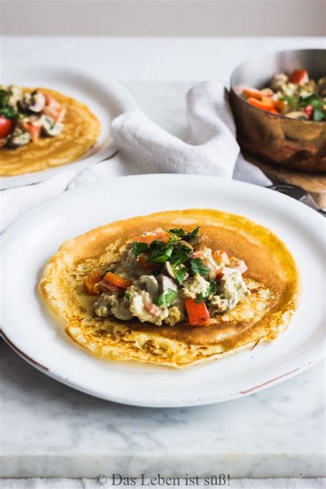 Herzhafte Pfannkuchen mit Pilz-Paprika Sauce vegetarisch vegan