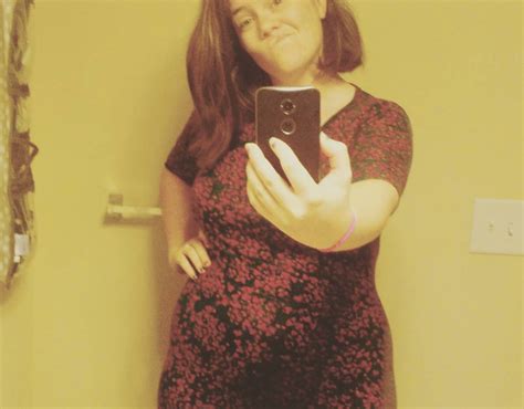 A bunch of body-positive Instagrammers are celebrating "hip dips