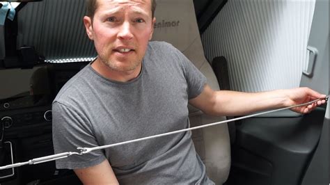 Sécuriser Les Portes Avant Cabine De Son Camping Car Youtube