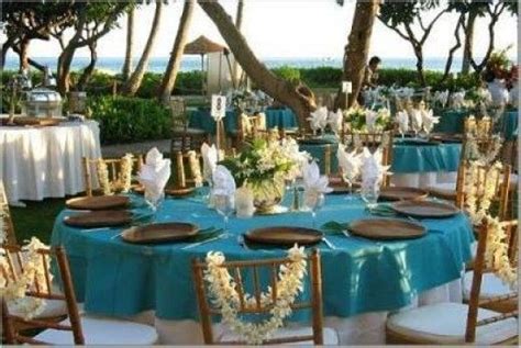 You'll find lots of pineapples and palm leaves in this tropical theme, which we adore. sumply beautiful | Hawaiian party theme, Luau wedding ...