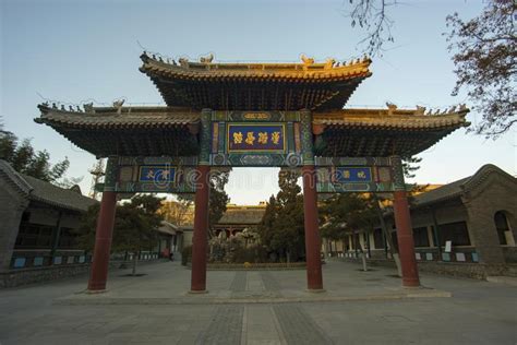 Chinesisches Altes Erinnerungstor Und Alte Chinesische ...