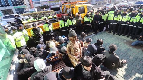 Japan Recalls Ambassador To South Korea Over Comfort Woman Statue Abc News