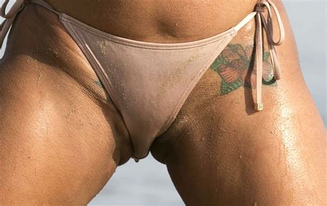Sundy Carter Seins Nus Bikini Malibu Mars Les Stars Nues En